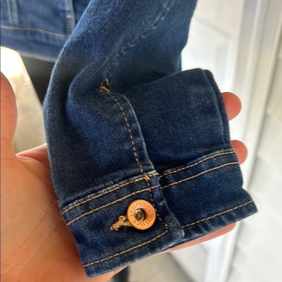 Vineyard Vines girls Large Classic Blue Jean Jacket with Contrast Stitching   E - Picture 5 of 8